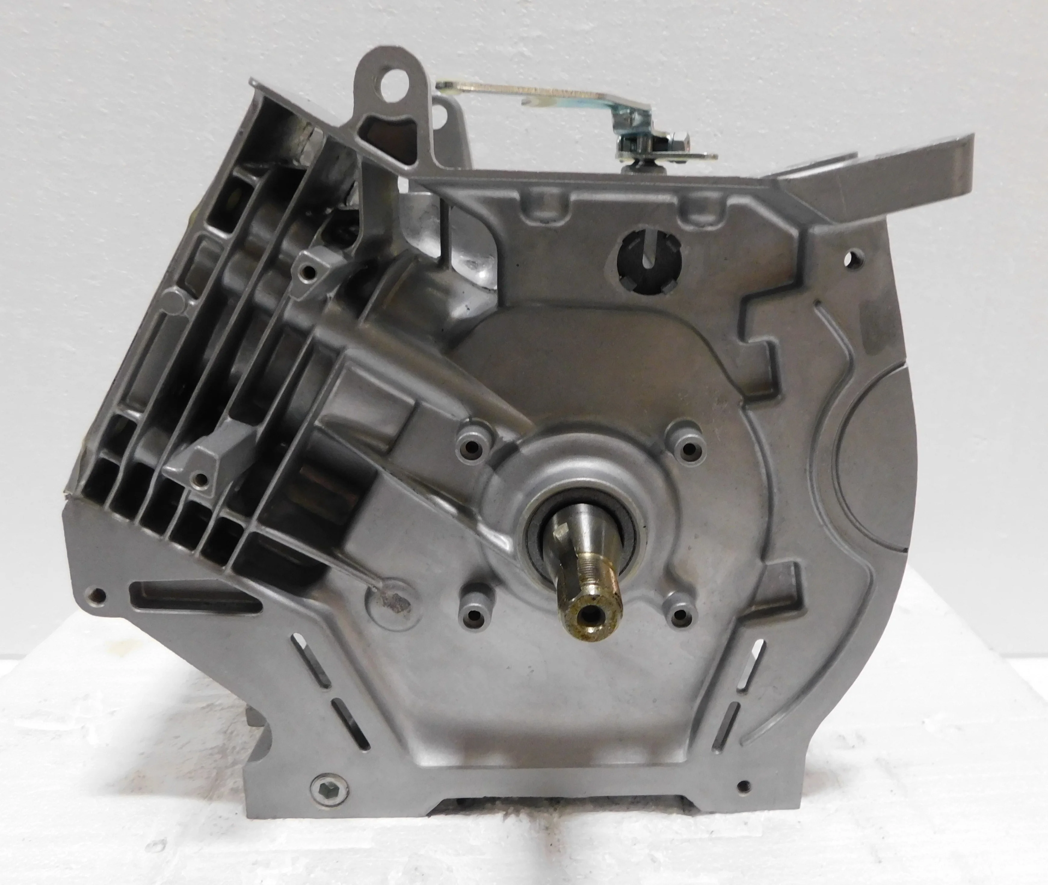Briggs shortblock model 13 Vanguard 5/8" Threaded #798308 - Image 2