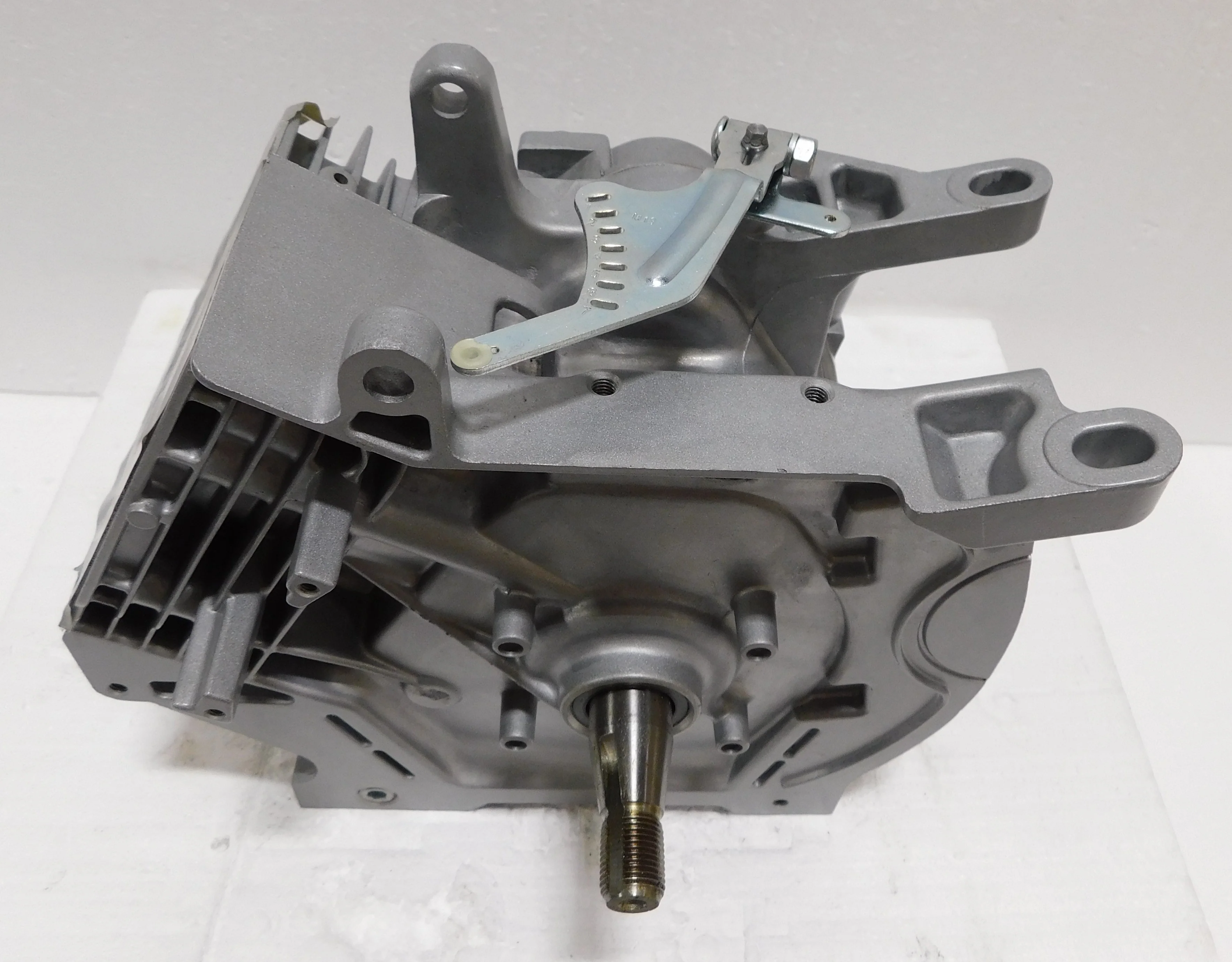 Briggs shortblock model 13 Vanguard 5/8" Threaded #798308 - Image 3