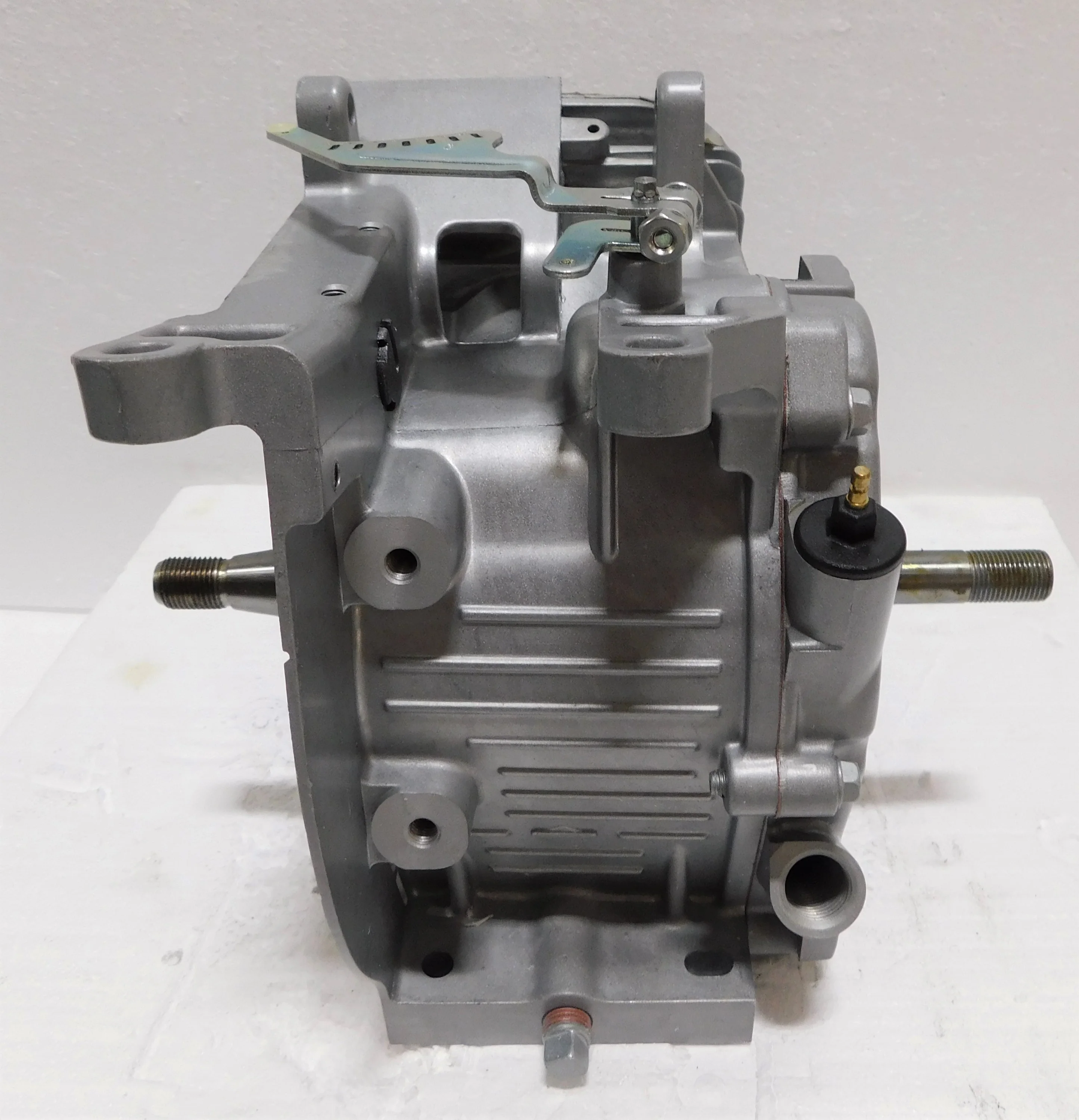 Briggs shortblock model 13 Vanguard 5/8" Threaded #798308 - Image 4
